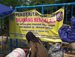 Penertiban Pedagang Kaki Lima di Sepanjang Jalan Irigasi Kali Sipon, Cipondoh