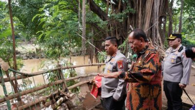 Kapolda Metro Jaya Tinjau Pengungsian Warga Terdampak Banjir di Pancoran