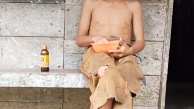 Perjuangan Hidup Seorang Anak Yatim Piatu Bernama Andrianus Buulolo, Duduk di Bangku Sekolah Sembari Menafkahi Saudaranya Laki-Laki yang Lumpuh